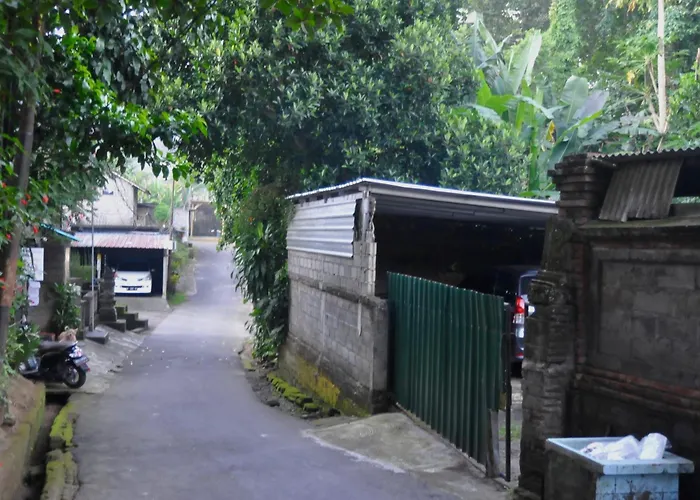 Ampi House Guest house *